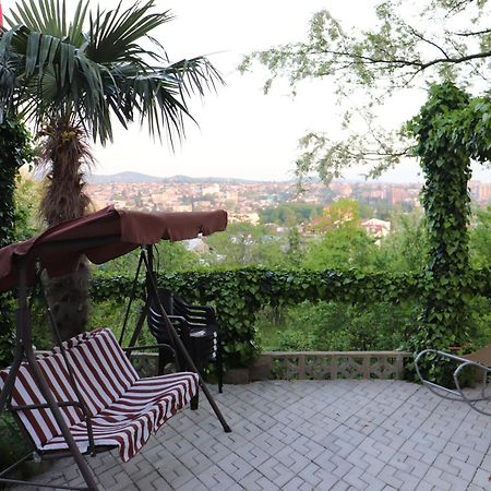Picnic Hostel Kutaisi Ngoại thất bức ảnh