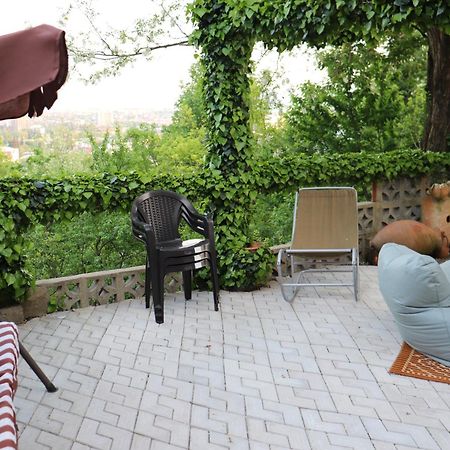 Picnic Hostel Kutaisi Ngoại thất bức ảnh