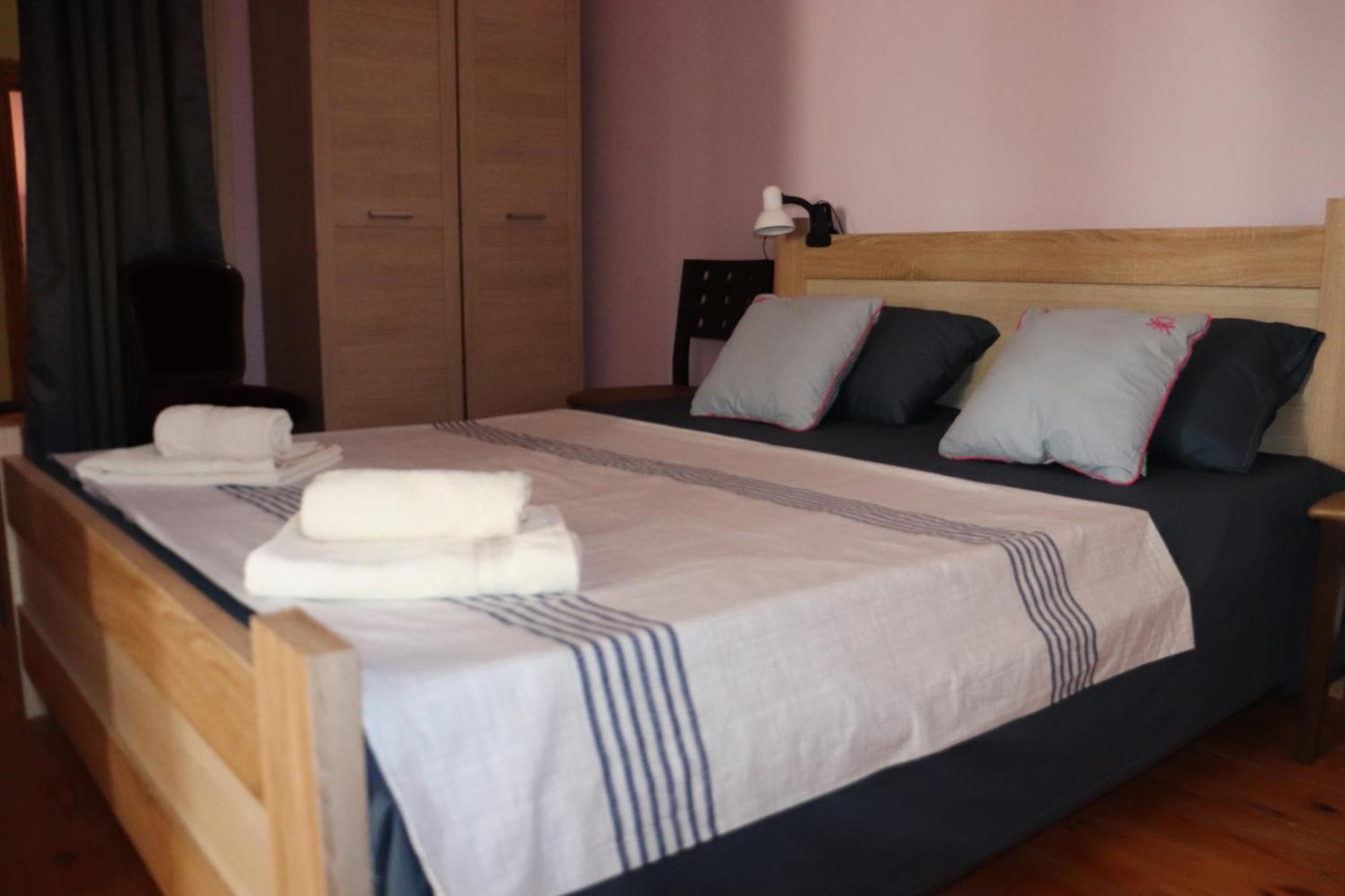 Picnic Hostel Kutaisi Ngoại thất bức ảnh