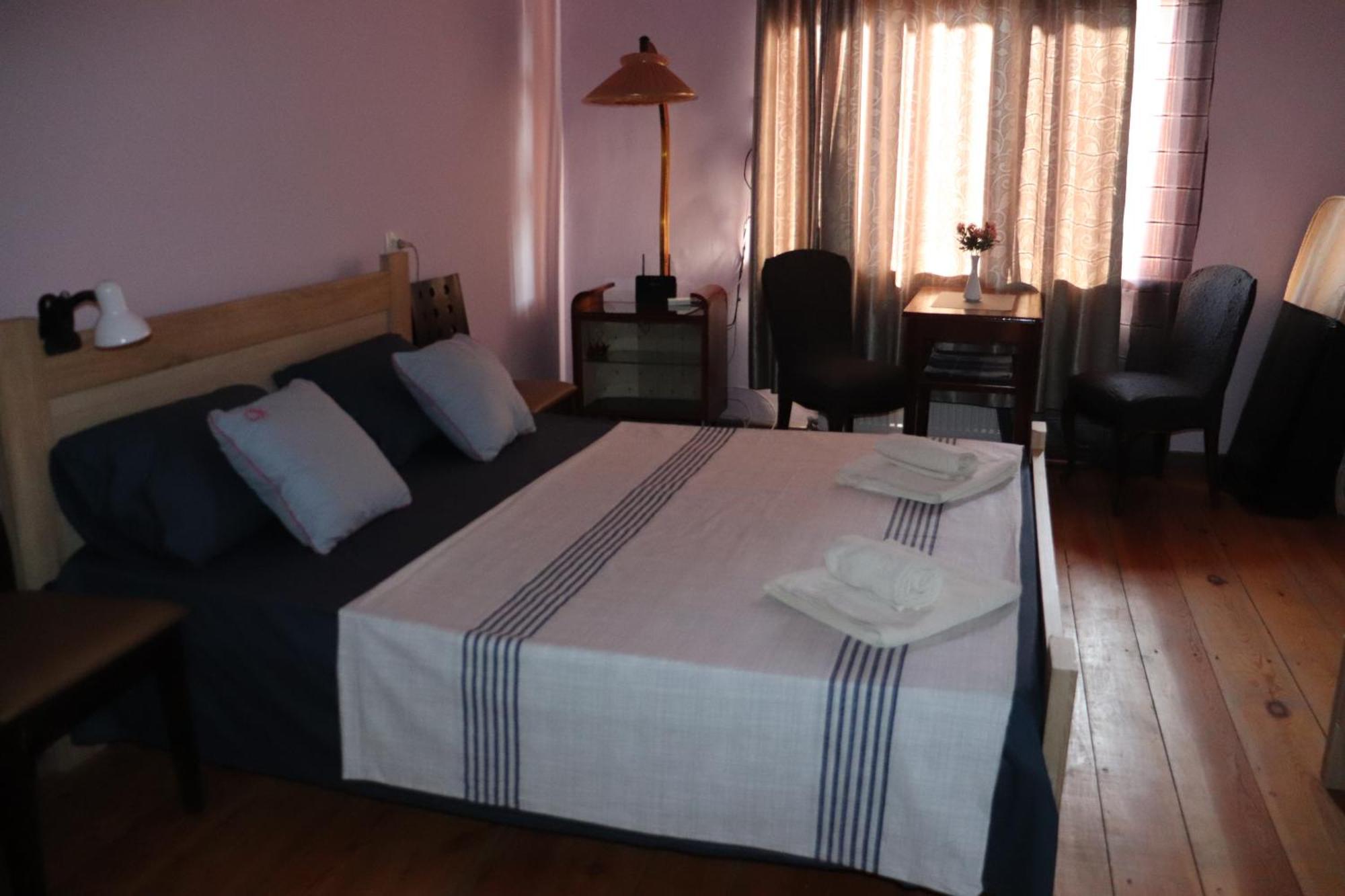 Picnic Hostel Kutaisi Ngoại thất bức ảnh