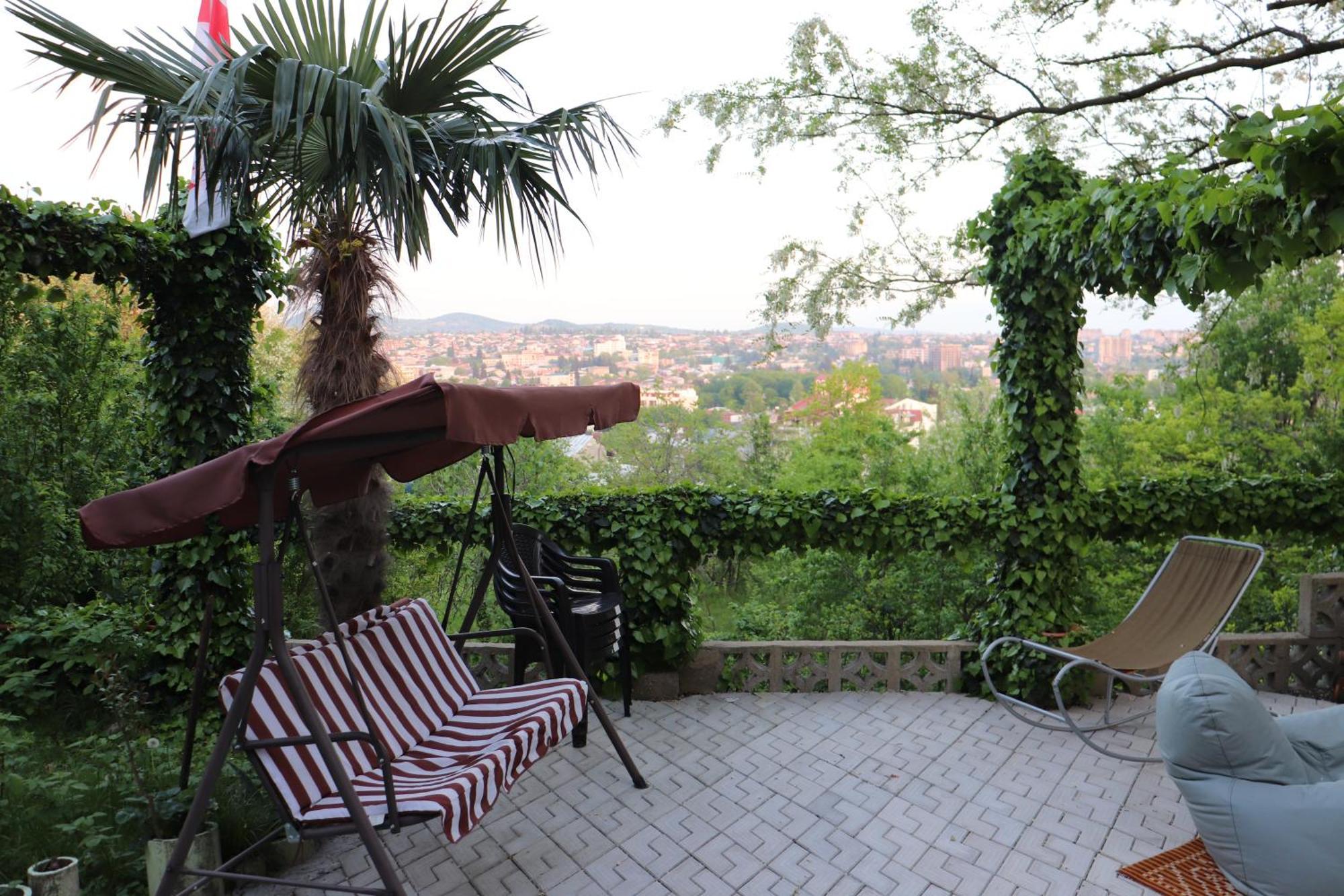 Picnic Hostel Kutaisi Ngoại thất bức ảnh