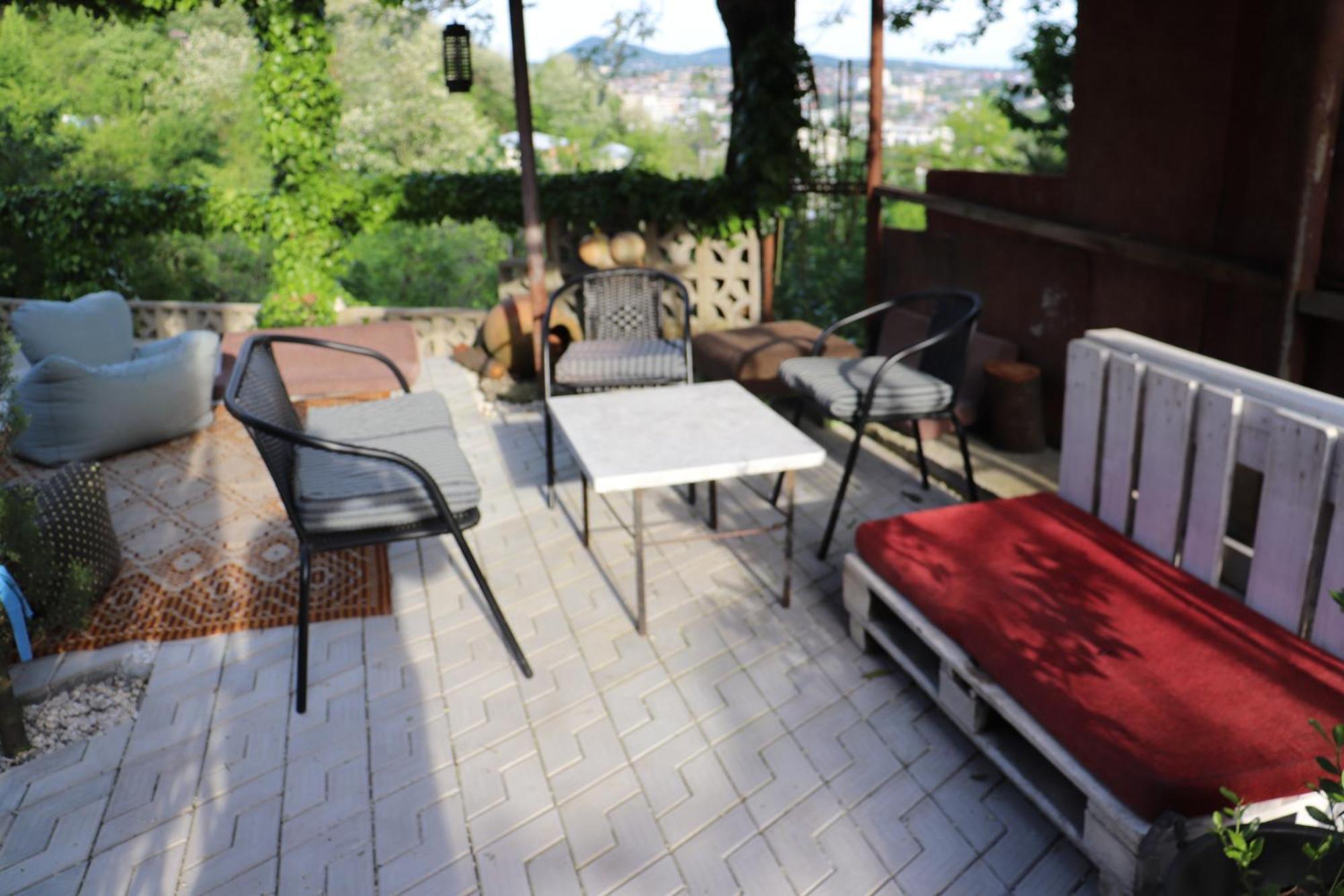 Picnic Hostel Kutaisi Ngoại thất bức ảnh