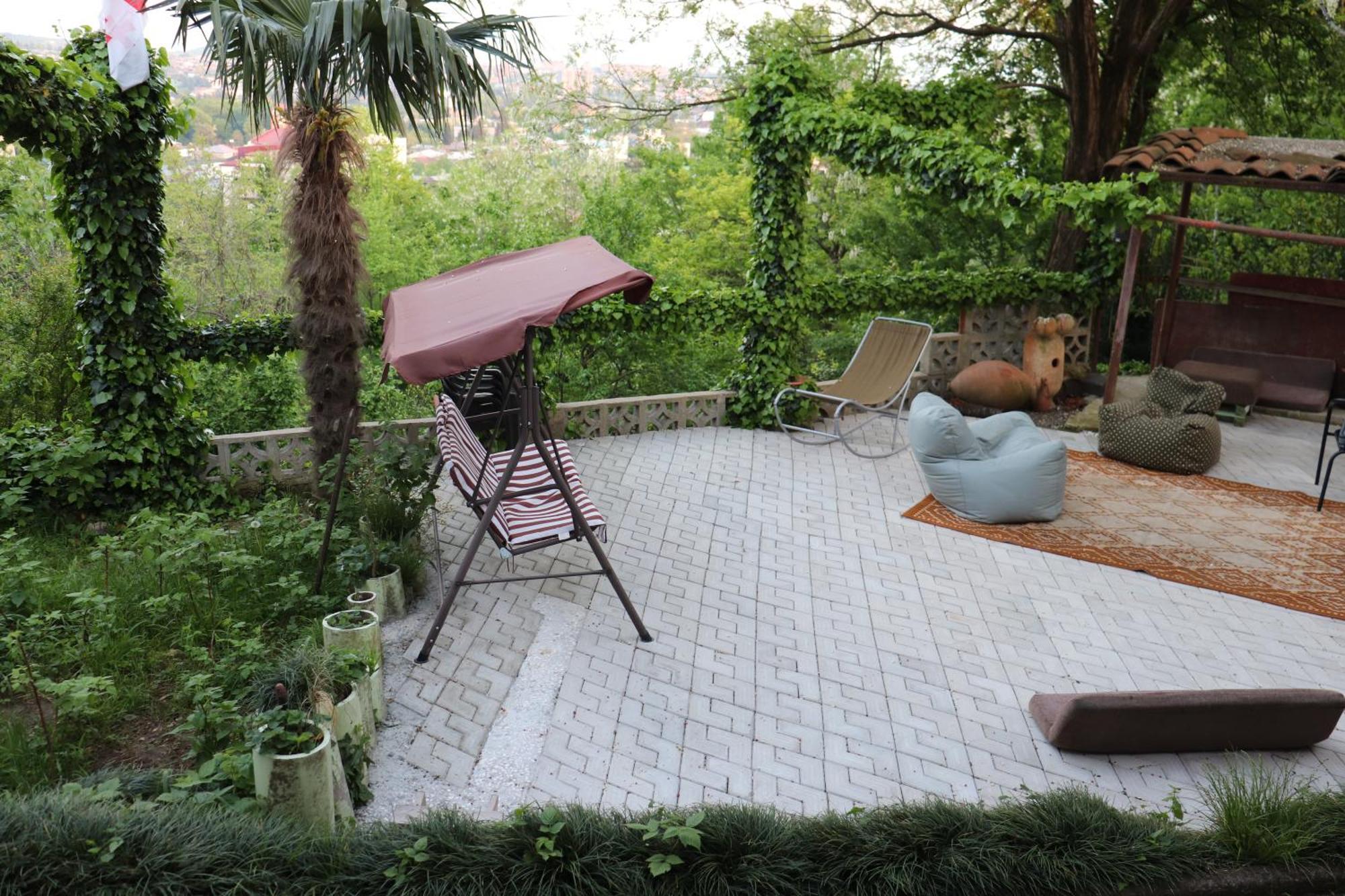Picnic Hostel Kutaisi Ngoại thất bức ảnh