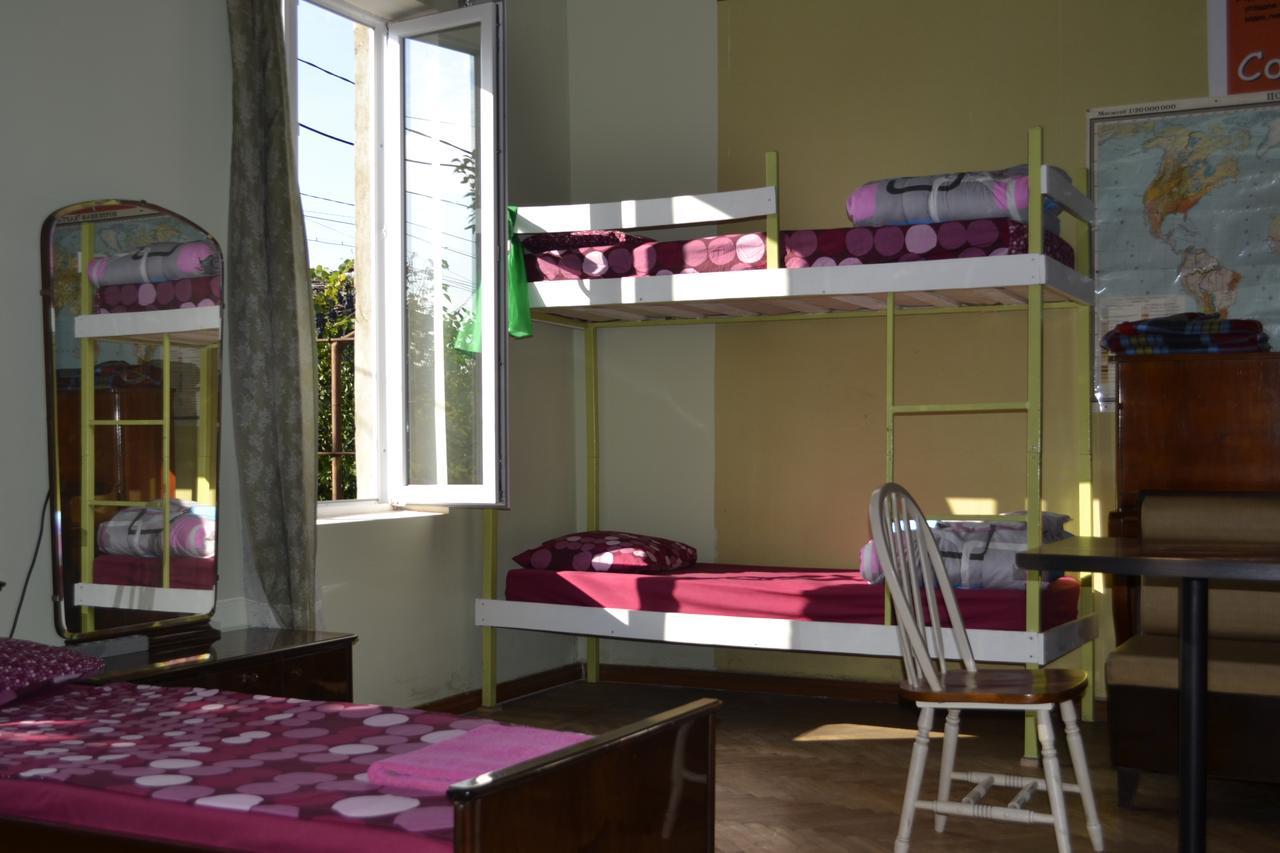 Picnic Hostel Kutaisi Ngoại thất bức ảnh