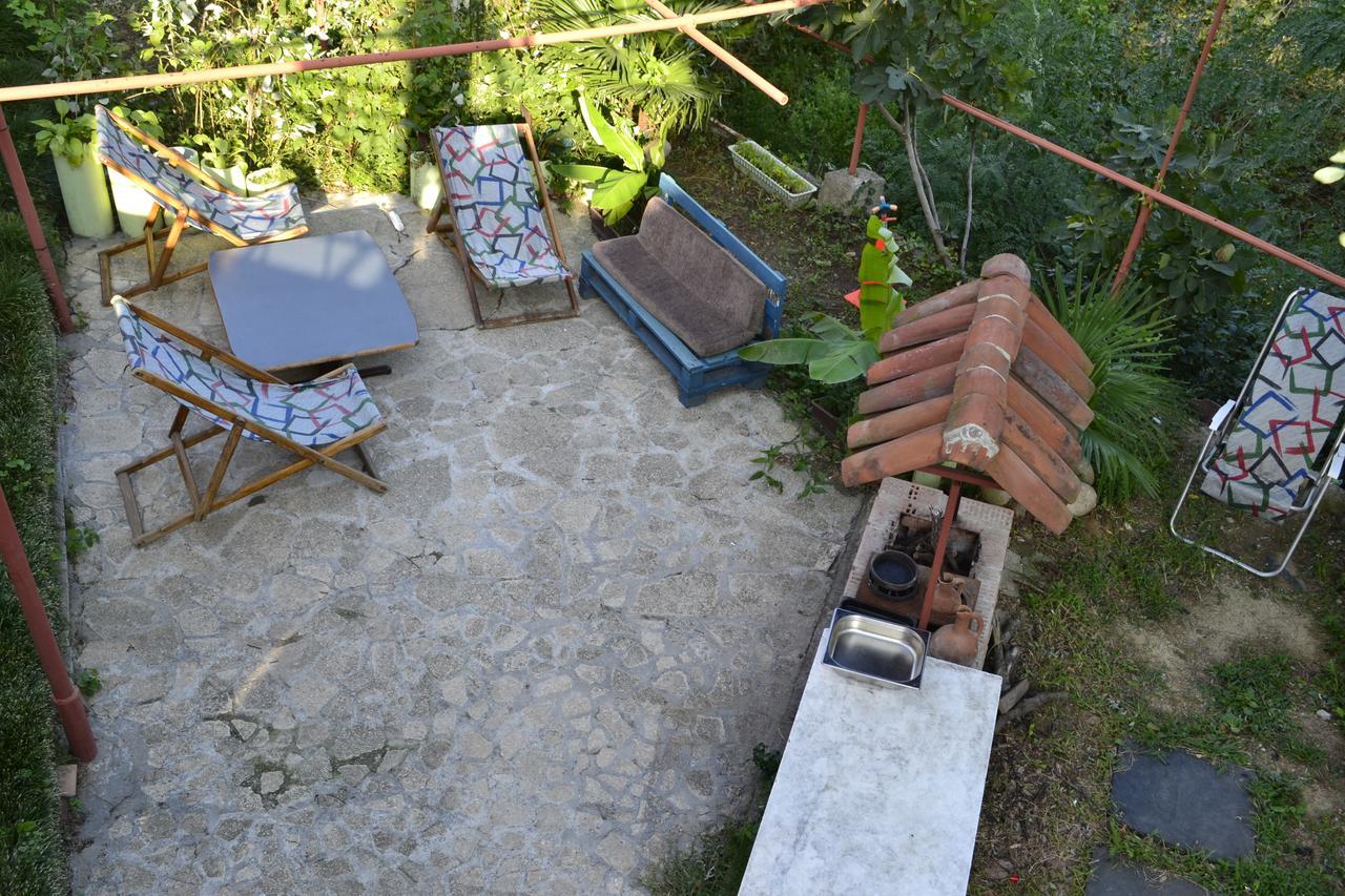Picnic Hostel Kutaisi Ngoại thất bức ảnh