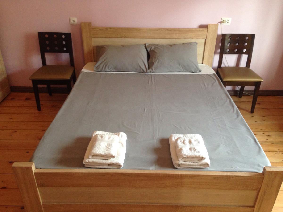 Picnic Hostel Kutaisi Ngoại thất bức ảnh