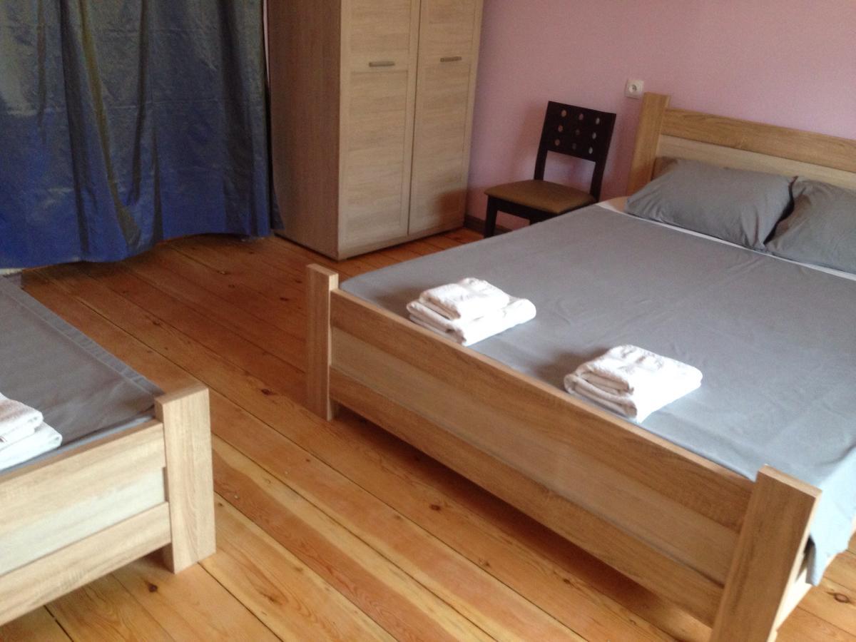 Picnic Hostel Kutaisi Ngoại thất bức ảnh