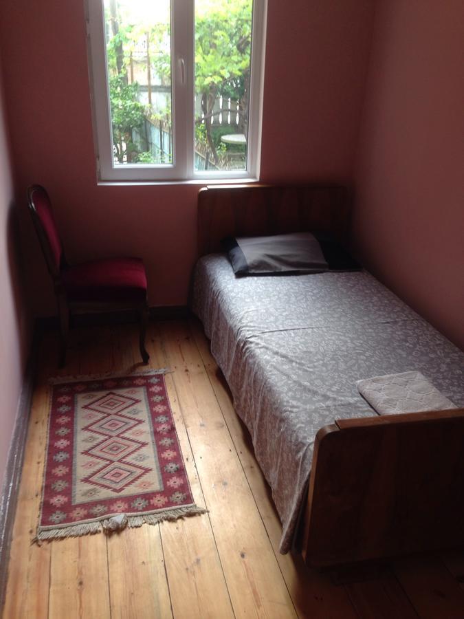 Picnic Hostel Kutaisi Ngoại thất bức ảnh
