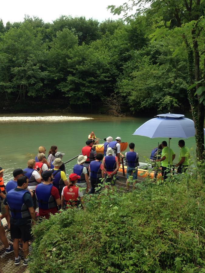 Picnic Hostel Kutaisi Ngoại thất bức ảnh