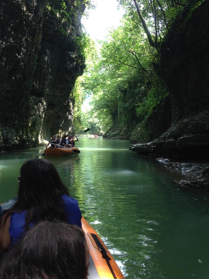 Picnic Hostel Kutaisi Ngoại thất bức ảnh